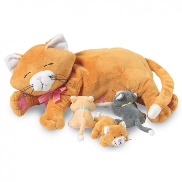 Mamma gattina Nina con cuccioli